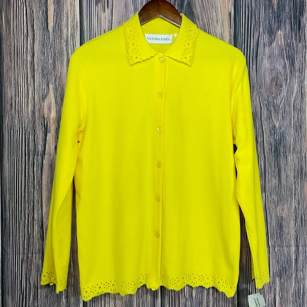 Vintage 1960s Victoria Jones women’s button down blouse size medium new with tag